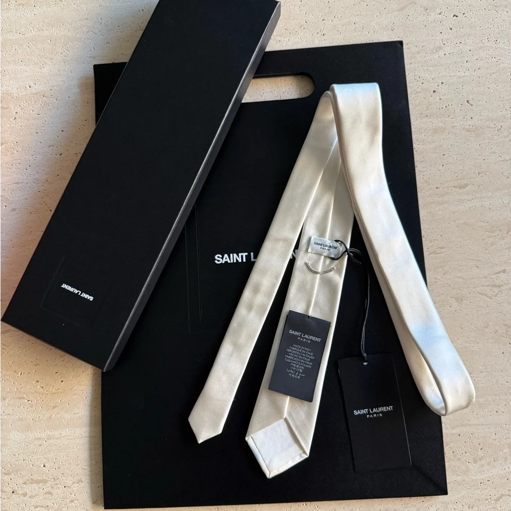 NWT YVES SAINT LAURENT MENS WHITE SILK TIE🤍💝